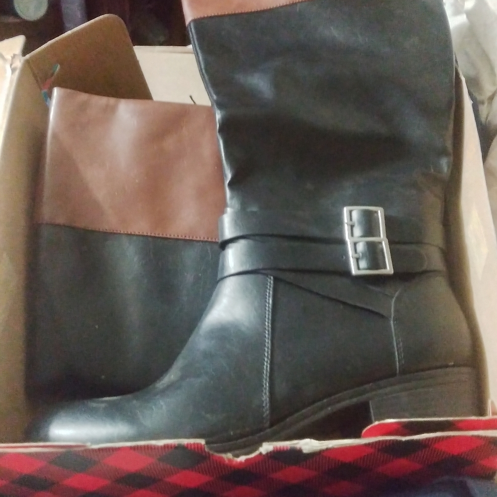 Mid-calf boots